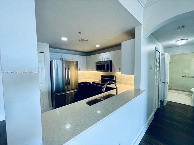 Building Photo - 6560 NW 114th Ave