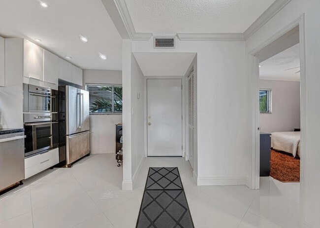 Building Photo - 3605 S Ocean Blvd