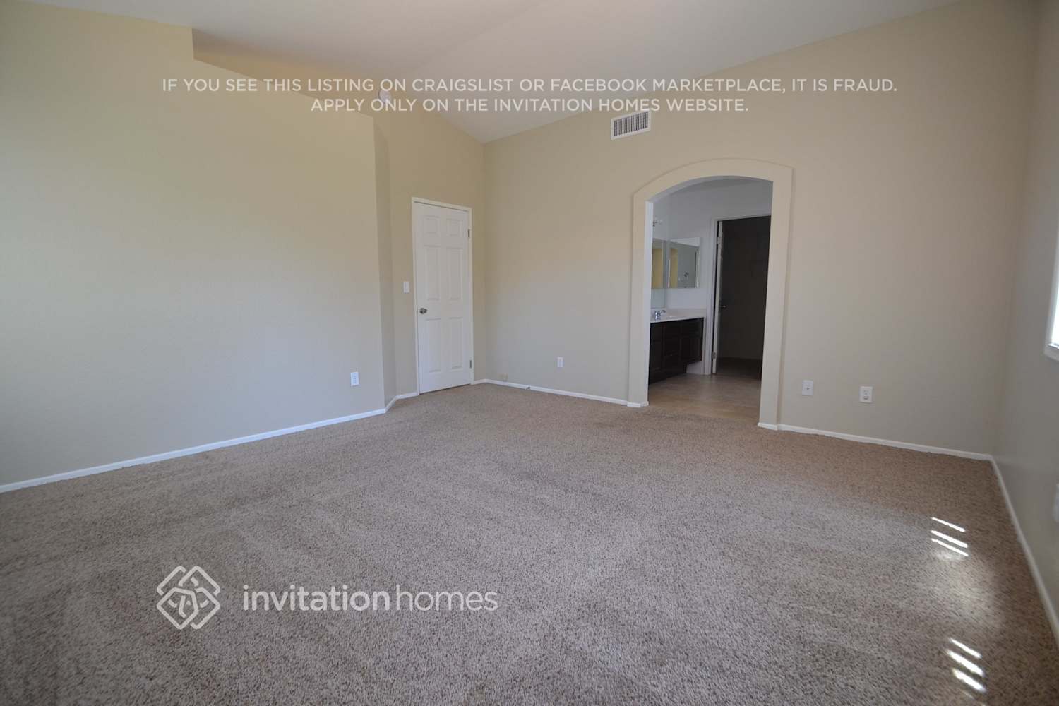 Building Photo - 3120 Crowne Dr