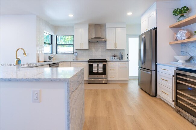 Building Photo - 309 S Riverside Dr