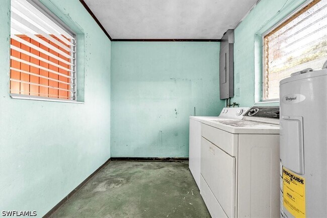 Building Photo - 2423 Jeffcott St
