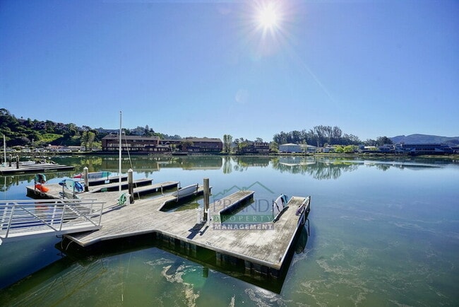 Building Photo - 5105 Shelter Bay Ave