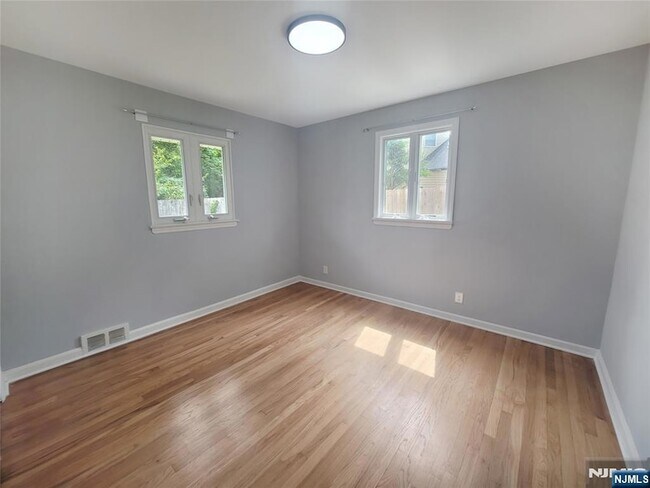 Building Photo - 40 Beechwood Rd