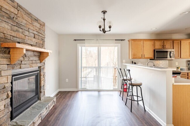Building Photo - 301 Rollason Dr