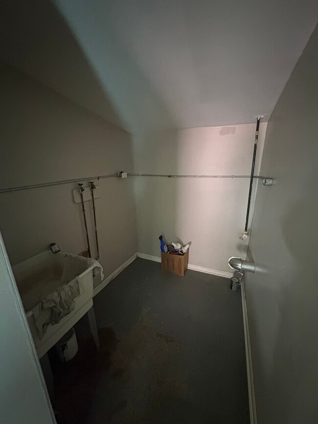 Primary Photo - 3453 165th St