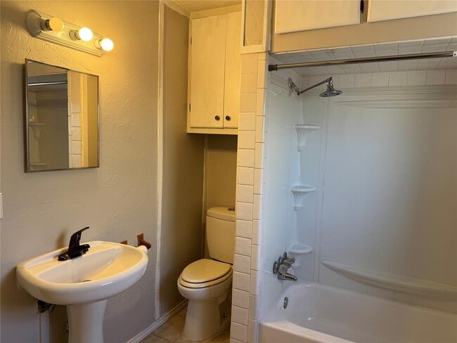 Building Photo - 6812 NW 37th St