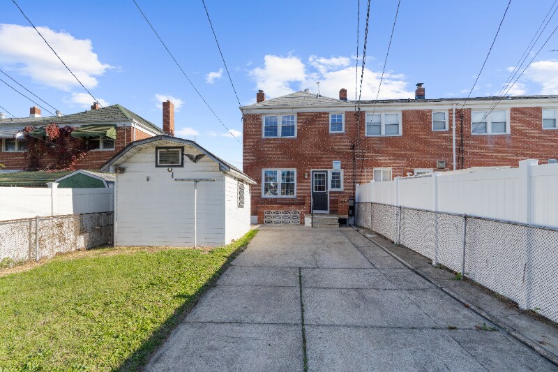 Building Photo - 2221 Coralthorn Rd