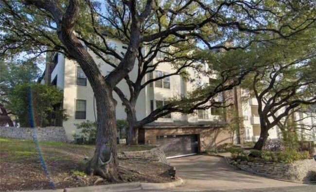 Building Photo - 3001 Cedar St