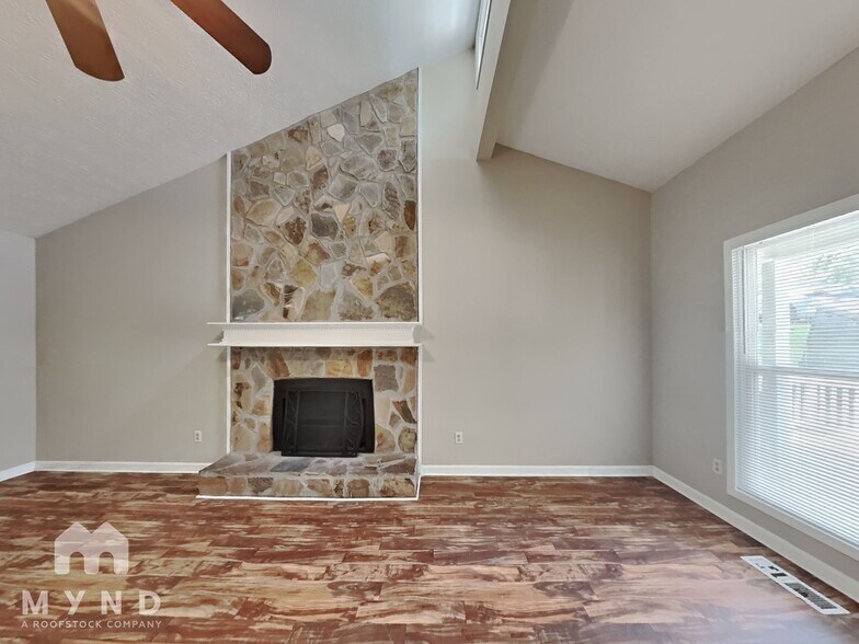 Building Photo - 3004 Cardinal Dr