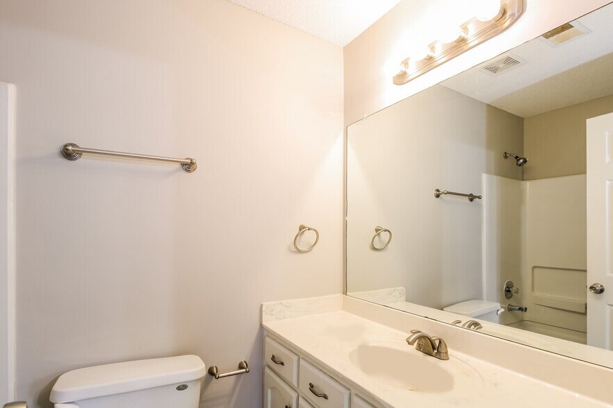 Building Photo - 799 Grant Dr