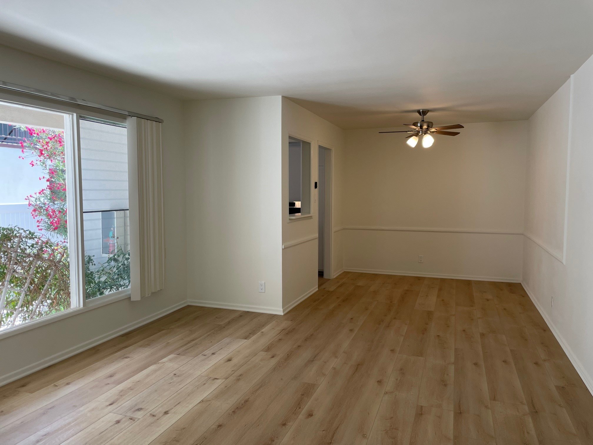Building Photo - 1122 S Clark Dr