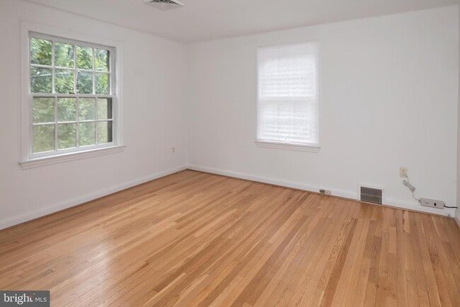 Building Photo - 6 E Chestnut St
