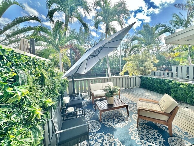 Building Photo - 3736 NE 166th St