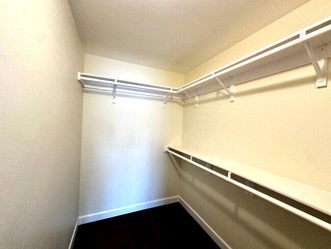 Building Photo - Gorgeous Remodeled 2 Beds + 2 Bath Condo i...