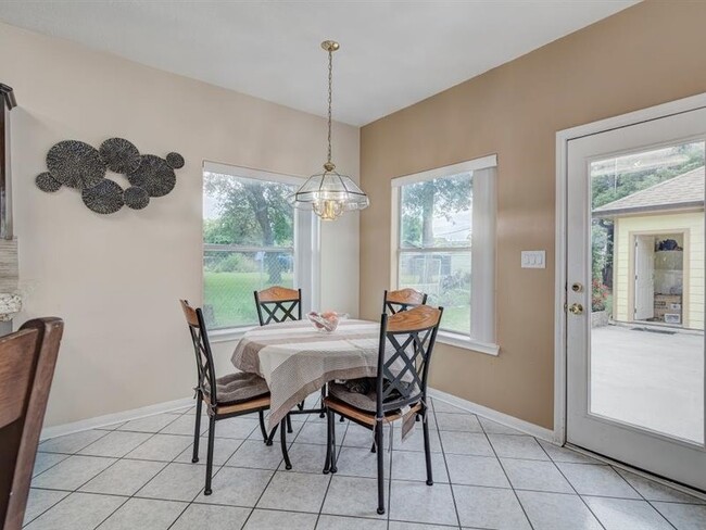 Building Photo - 8422 Tavenor Ln
