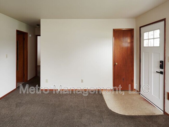 Building Photo - 8307 N Fowler Ave