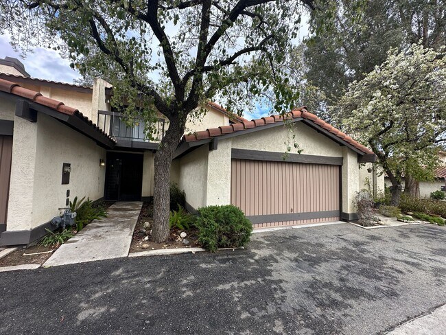 Building Photo - Beautiful Condo For Rent
