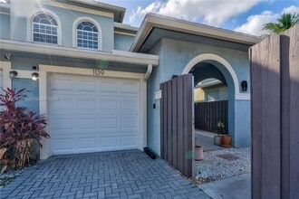 Building Photo - 1139 NE 3rd Ave