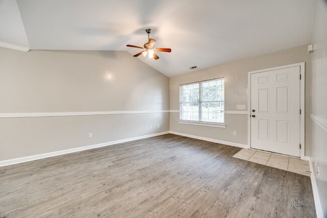 Building Photo - "Charming 2-Bed, 2-Bath Retreat in Fort Mill - 1,100 Sq Ft of Comfort!"