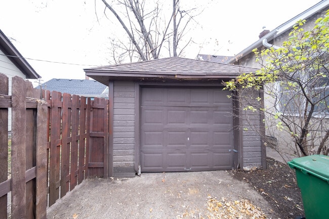 Building Photo - 2601 E 38th St