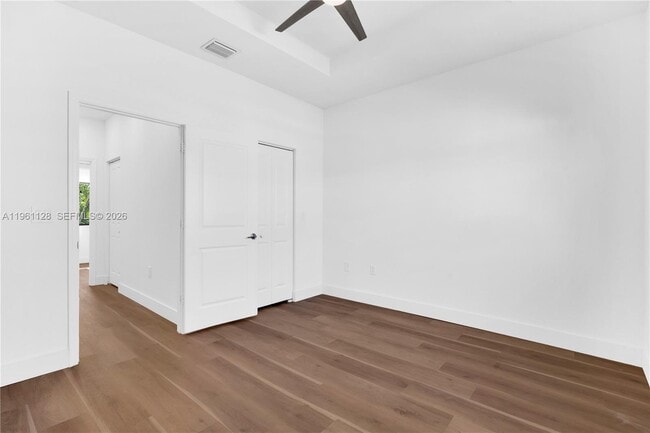 Building Photo - 859 NE 211th St