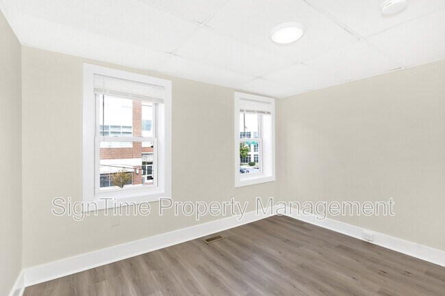 Building Photo - 152 E South St