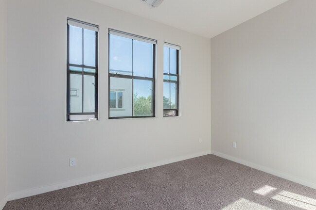 Building Photo - 4235 N 26th St