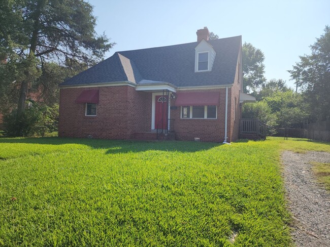 Building Photo - Lovely Brick Home in Established Neighborh...