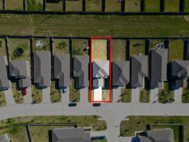 Building Photo - 7402 Clover Chase Dr