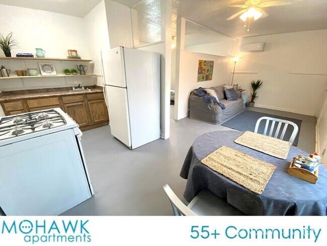 Building Photo - 637 Mohawk St