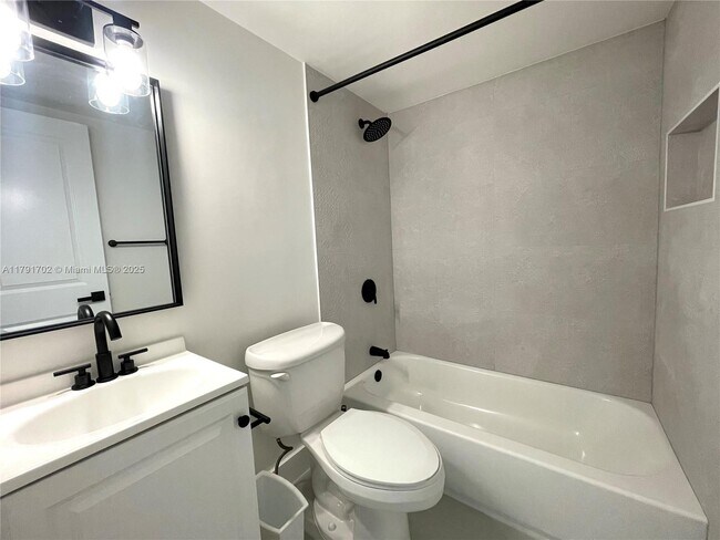 Building Photo - 1035 W 77th St