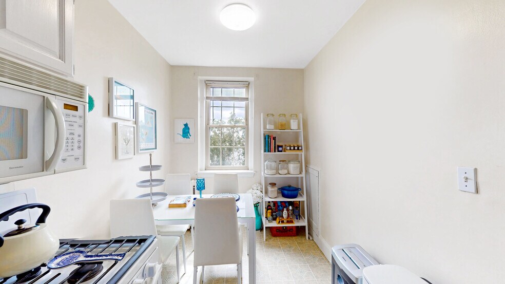 Building Photo - 15 Governors Ave