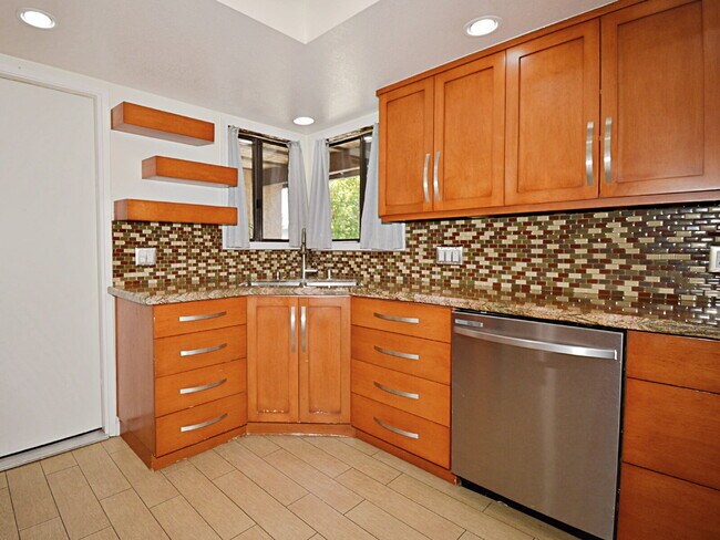 Building Photo - Cozy 3 bed 2 bath Cathedral City home