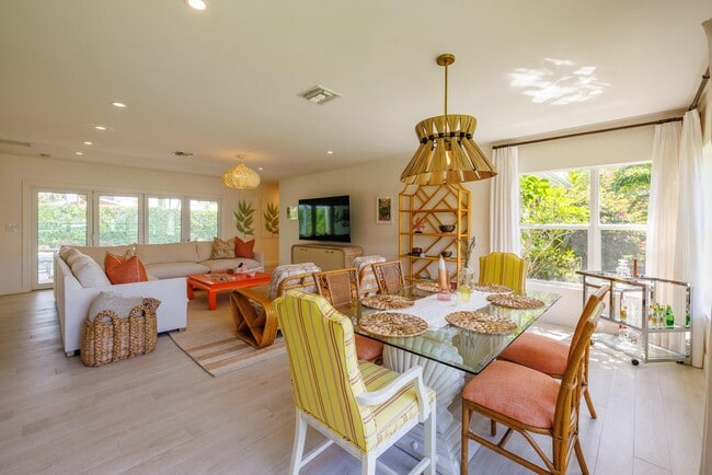 Building Photo - 225 Russlyn Dr