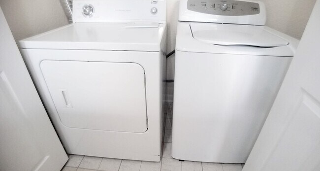 Building Photo - City View Wood Floor Updated Kitchen  2/2 condo at Park North Downtown Orlando