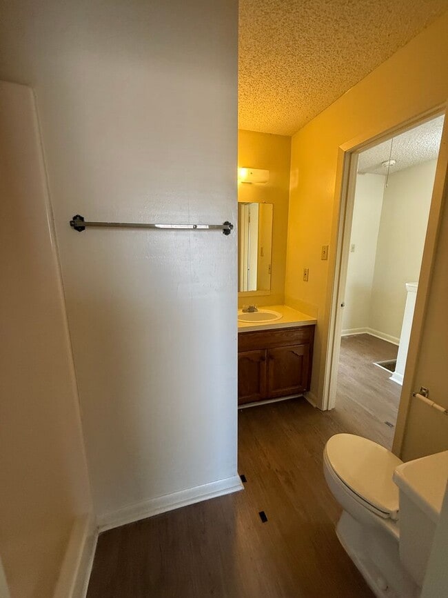 Building Photo - 2BD 2.5BA CONDO WITH WATER INCLUDED