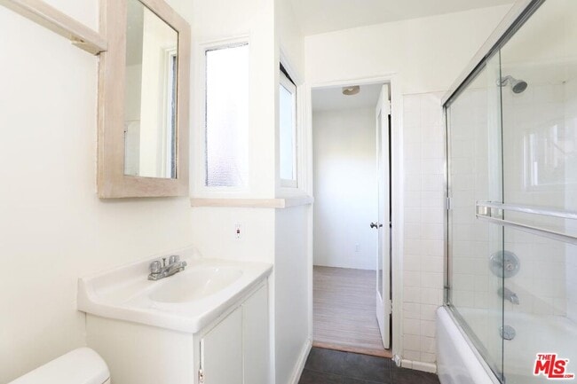 Building Photo - 1830 1/4 Lucile Ave