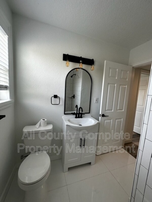 Building Photo - 7616 Lueders Ave