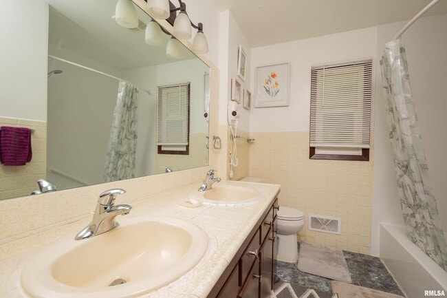 Building Photo - 4304 36th Ave