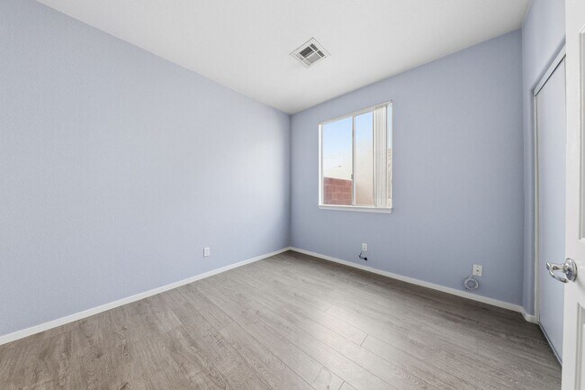 Building Photo - Beautiful Single-Story Home on an Oversized Corner Lot in Silverado Ranch — No HOA!