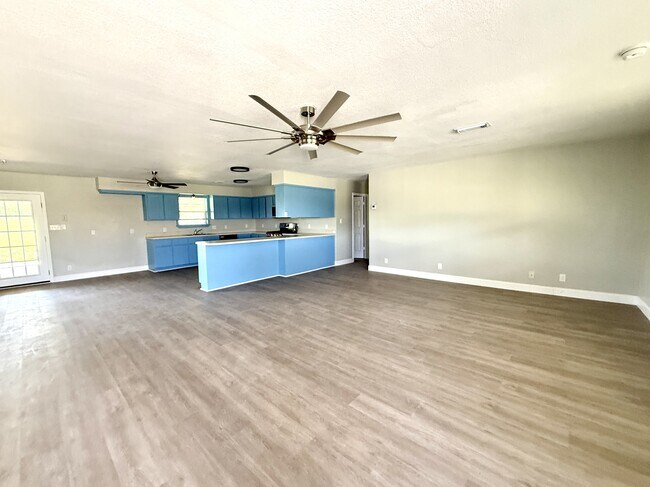 Building Photo - 39 Melody Ln