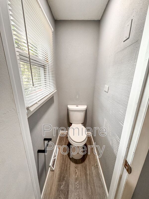 Building Photo - 103 N Cogan Ln