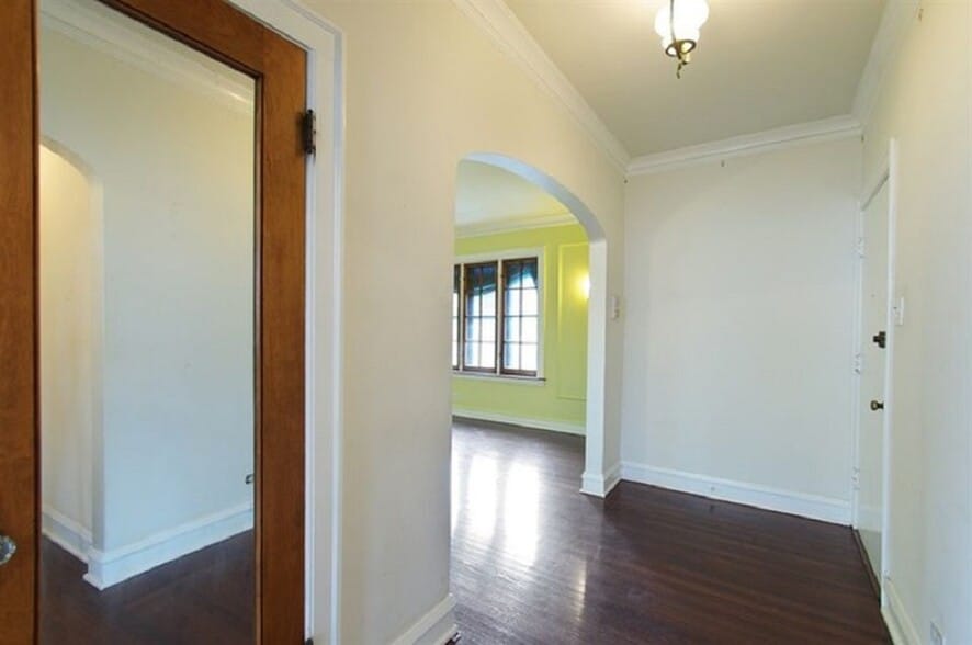 Building Photo - 2448 W Greenleaf Ave