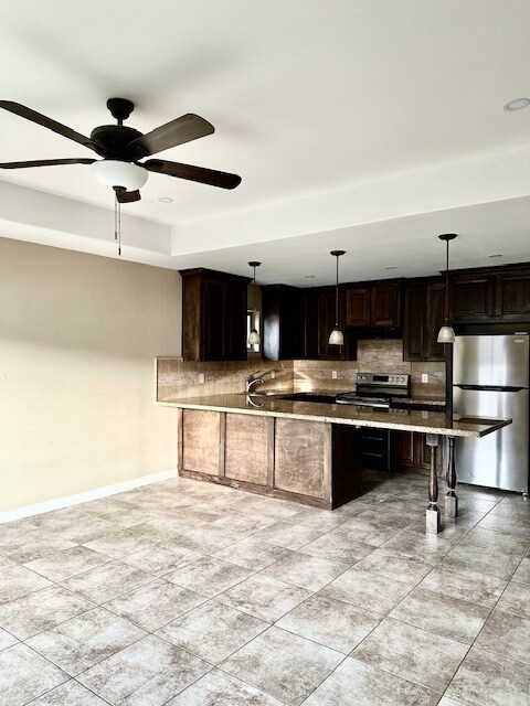 Building Photo - 2017 Treasure Oaks Dr