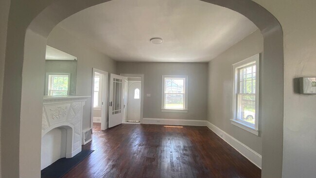 Building Photo - 7011 Hosmer Ave