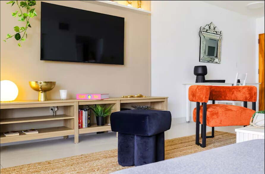 Building Photo - 1200 Brickell Bay Dr