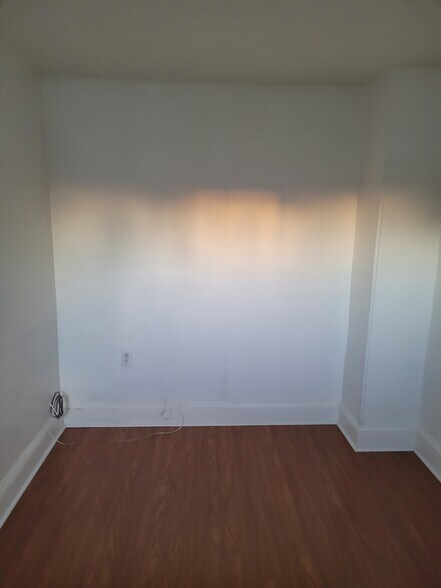 3rd bdrm - 76 Bedford St