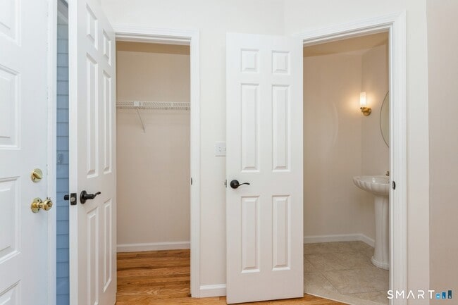 Building Photo - 33 Strathmore Ln