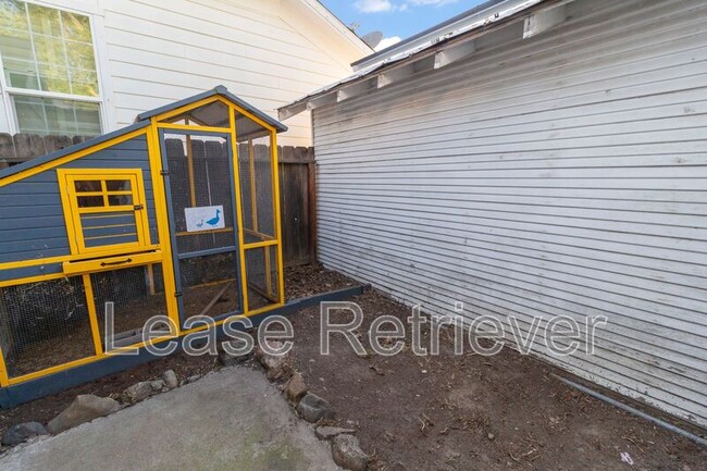 Building Photo - 703 A St