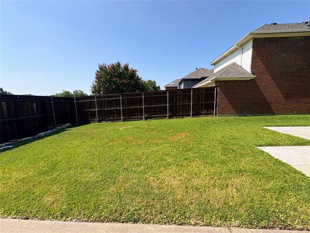 Building Photo - 512 Woodlake Dr